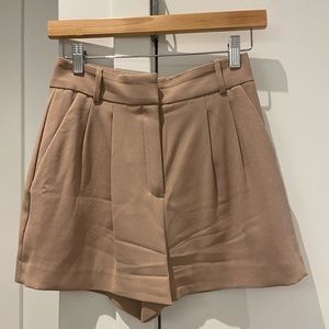 Babaton Pleated 3” Short, Beige, Aritiza Size 2